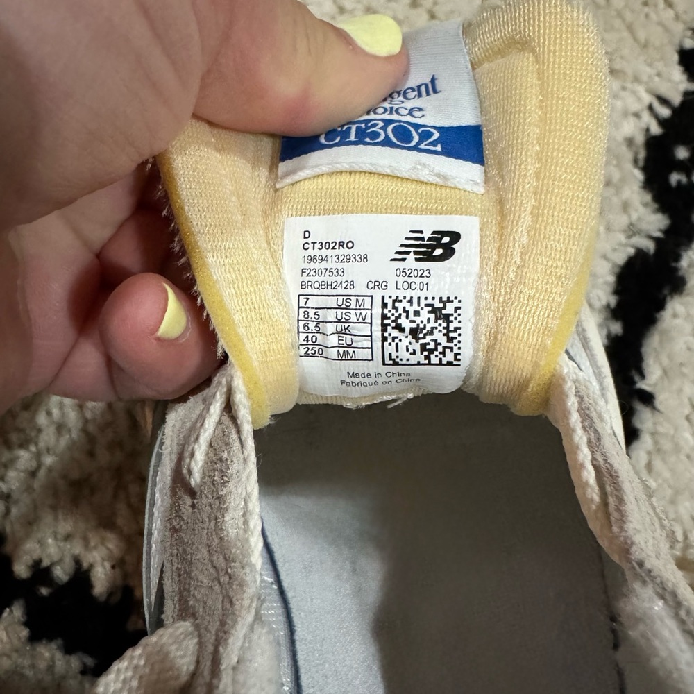 New Balance CT302 Low-Top Platform Sneakers in Green and Cream - Picture 5 of 5